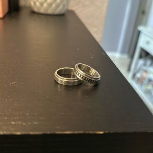 Pack of two fidget rings
